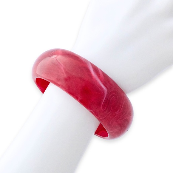 Vintage Italian Red Marbled Plastic Bangle Bracelet Made in Italy - Picture 2 of 4